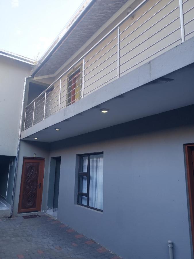 רודפורט Wise Bird Guest House מראה חיצוני תמונה