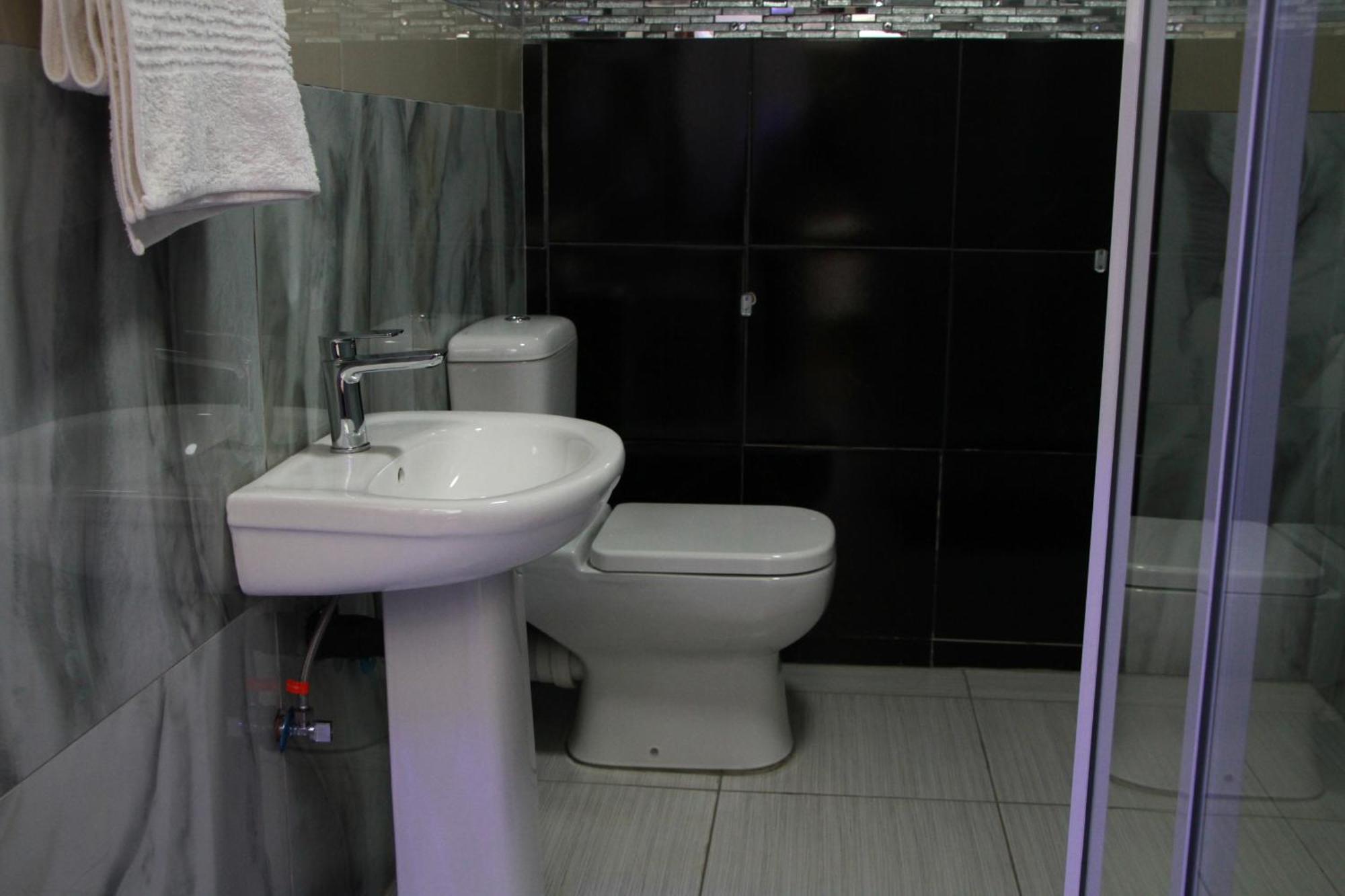 רודפורט Wise Bird Guest House מראה חיצוני תמונה